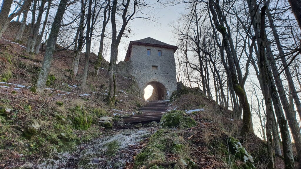 Vstupná brána Muránskeho hradu. Foto: Branislav Caban