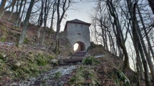 Hrad Muráň bude tohto roku obnovovať 12 ľudí. Lákadlom je nový turistický vláčik