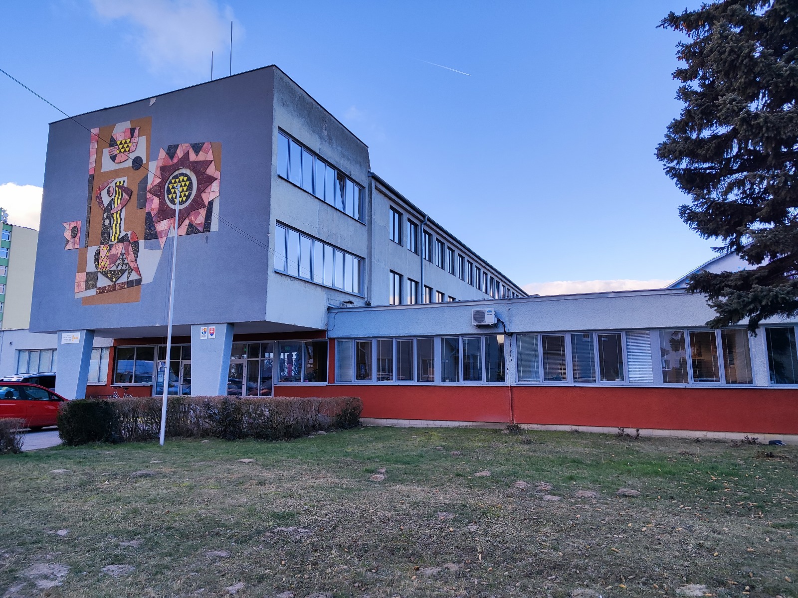 Petra, ktorý chcel v Trenčíne postrieľať spolužiakov, obvinili. Polícia prezradila detaily