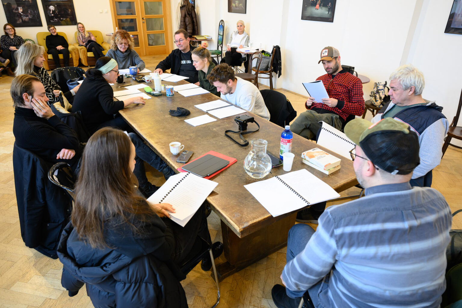 V priestoroch martinského divadla na porade k predstaveniu Všade-doma-dobre-najlepšie. Foto: SKD