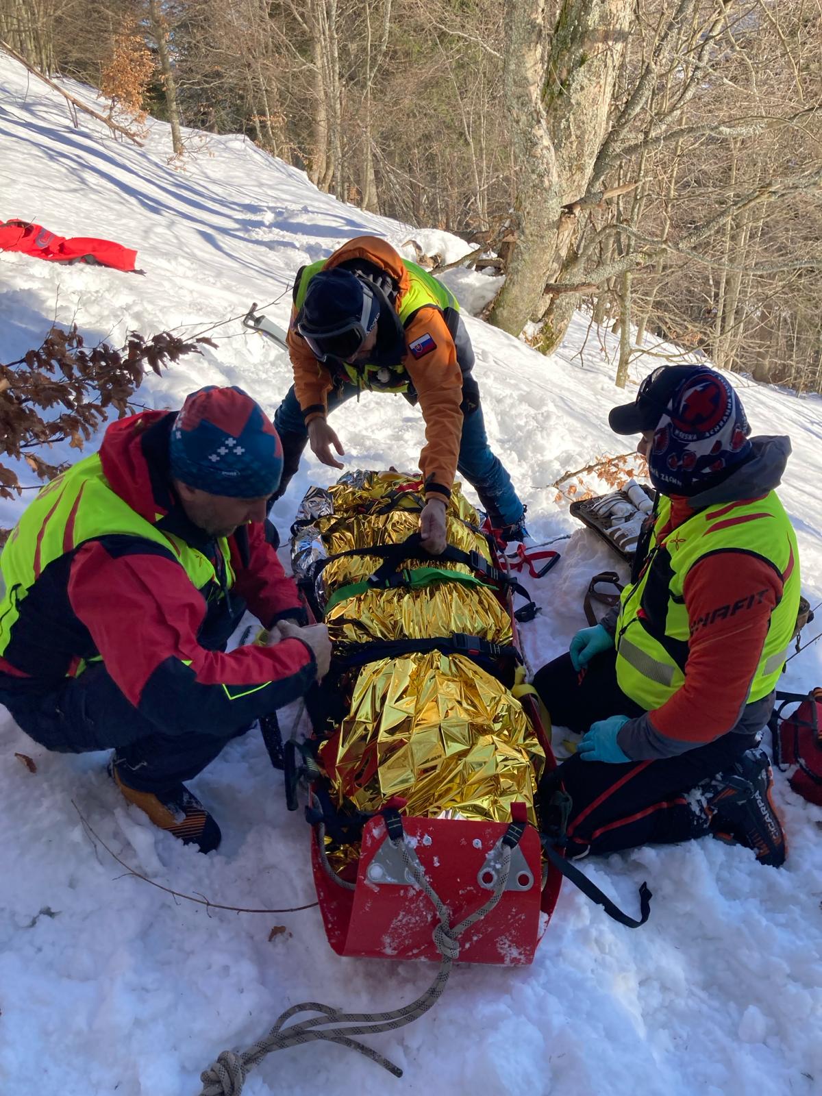 Paraglajdistovi na Donovaloch po páde pomáhali horskí i leteckí záchranári