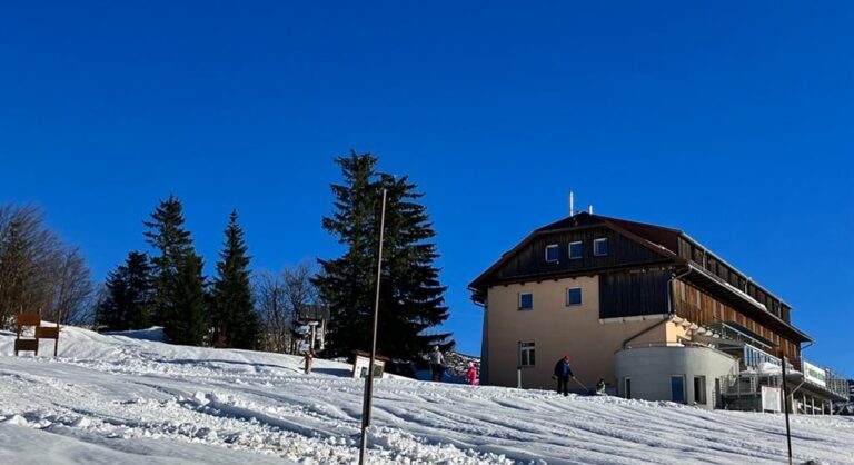Víkendová lyžovačka vo Veľkej Fatre: Pod vrcholom Krížna sprístupnili zrekonštruovaný vlek