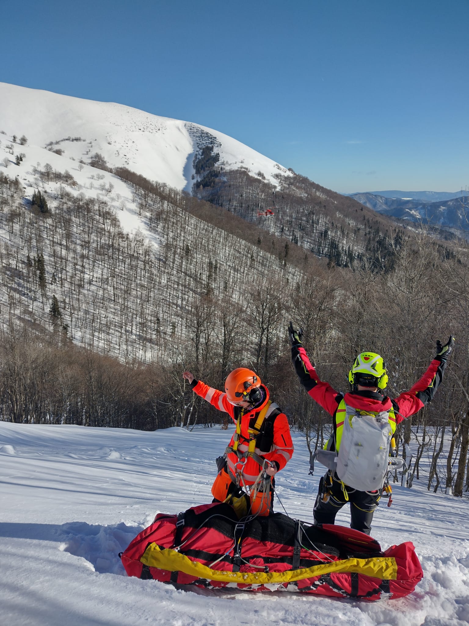 Veľká Fatra: Lavína strhla dvoch skialpinistov, jedného sa nepodarilo zachrániť
