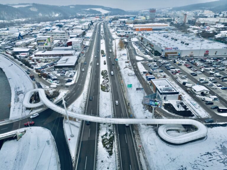 Unikátny cyklomost v Banskej Bystrici stojí. Čo s chýbajúcimi trasami pre bicyklistov v meste?