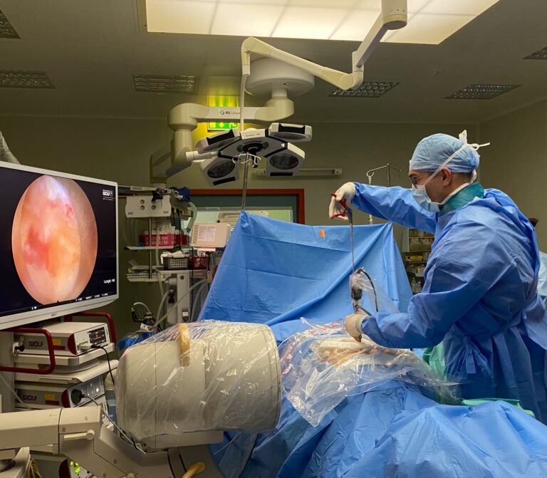 Operácie medzistavcových platničiek v Rooseveltovej nemocnici sú už šetrnejšie