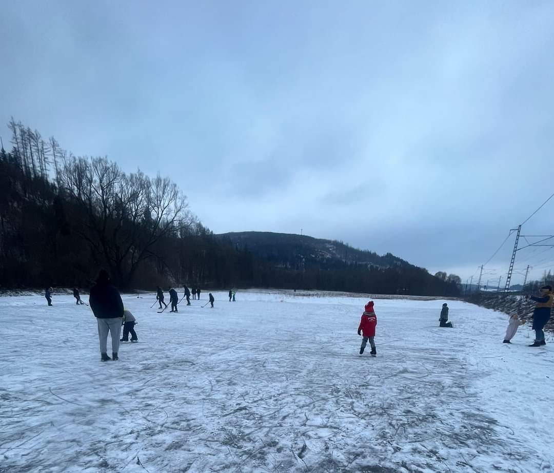 Klzisko majú priamo v areáli školy