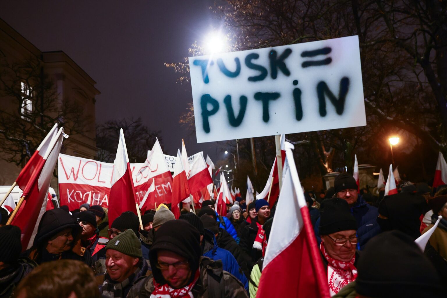 Demonštrácia na podporu dvoch odsúdených a zadržaných politikov PiS vo Varšave 11. januára. Foto: Profimedia.sk 