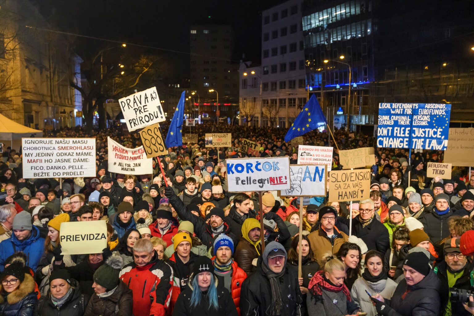 Protest proti návrhu trestného zákona, ktorý obsahuje aj zrušenie Úradu špeciálnej prokuratúry, 11. januára 2024 na Námestí SNP v Bratislave. Foto: Jaroslav Novák/TASR