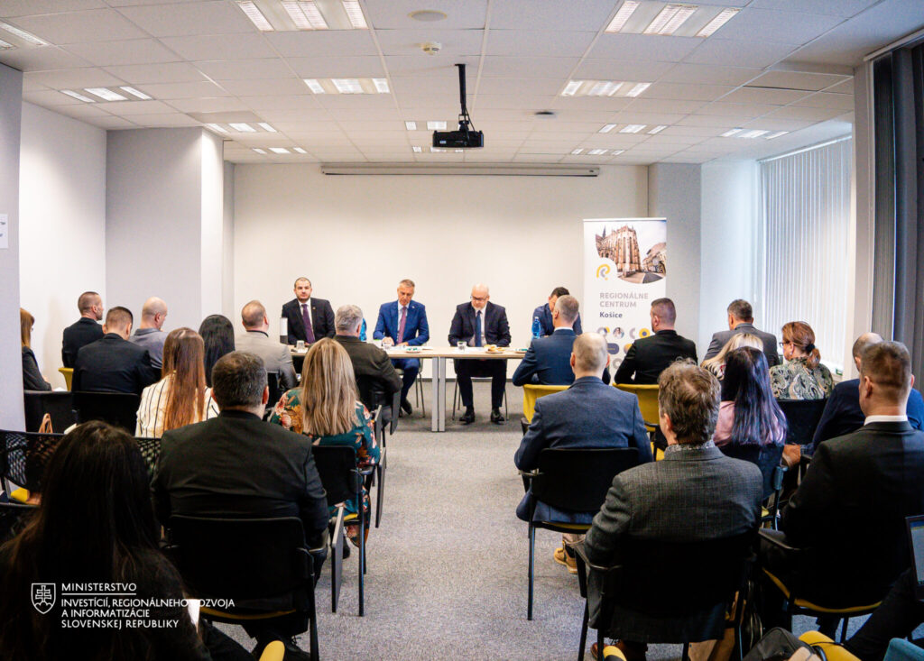 Najmenej rozvinuté okresy Košického a Banskobystrického kraja dostanú ďalšie milióny