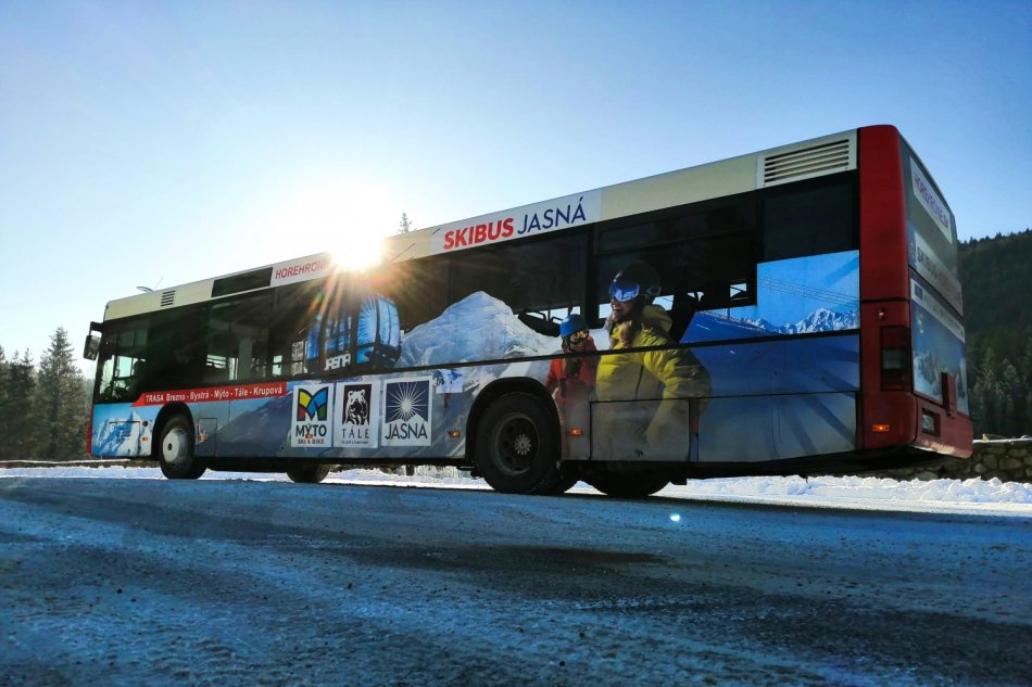 Banskobystrický kraj: Aj túto sezónu jazdia do lyžiarskych stredísk skibusy
