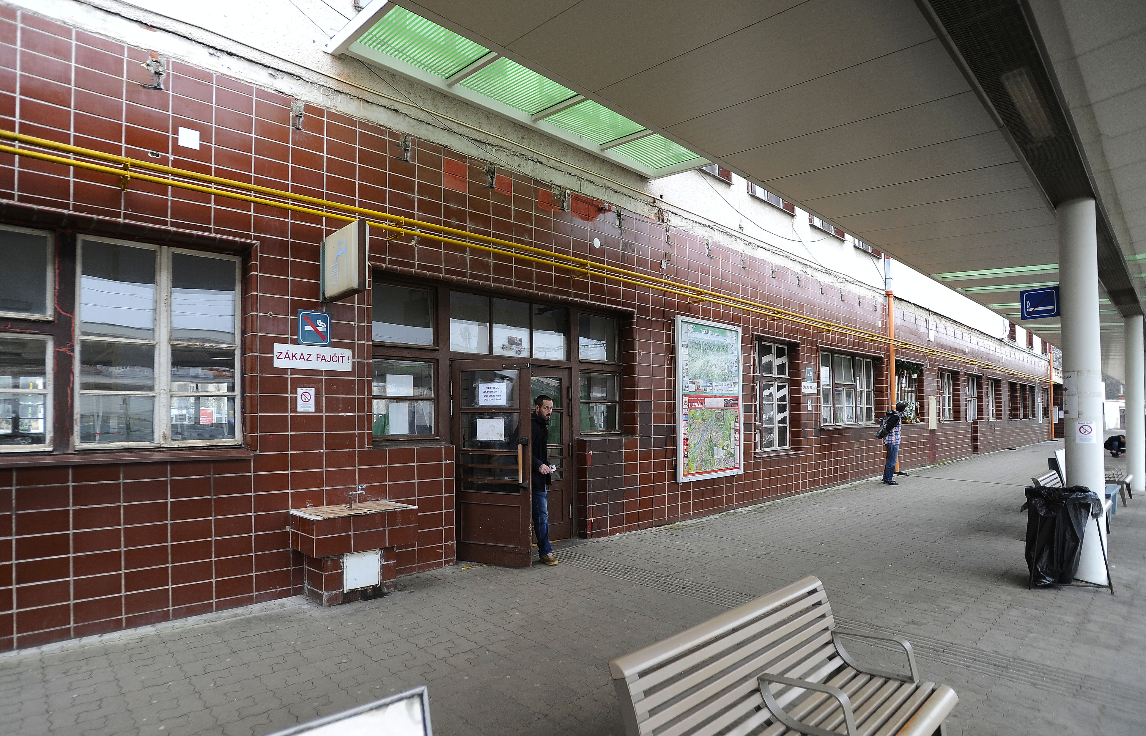 Železničná stanica v Trenčíne je ako tŕň v oku. Kto ho konečne vyberie?