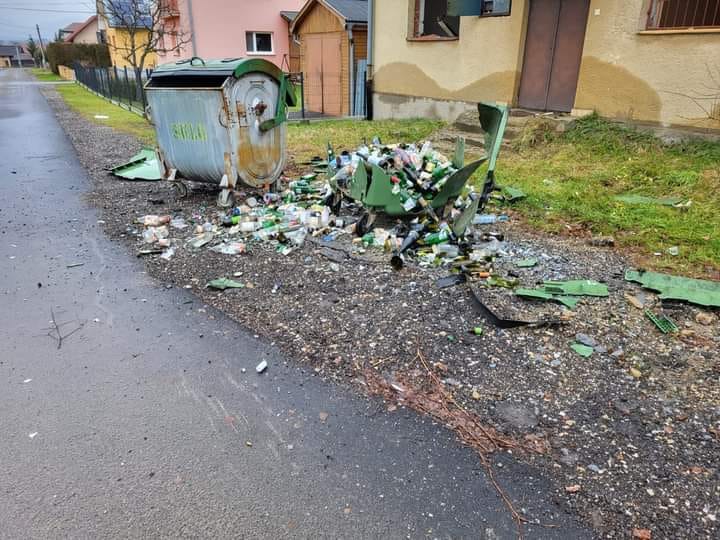 Bomba v kontajneri vystrašila ľudí, nočný výbuch otriasol oknami