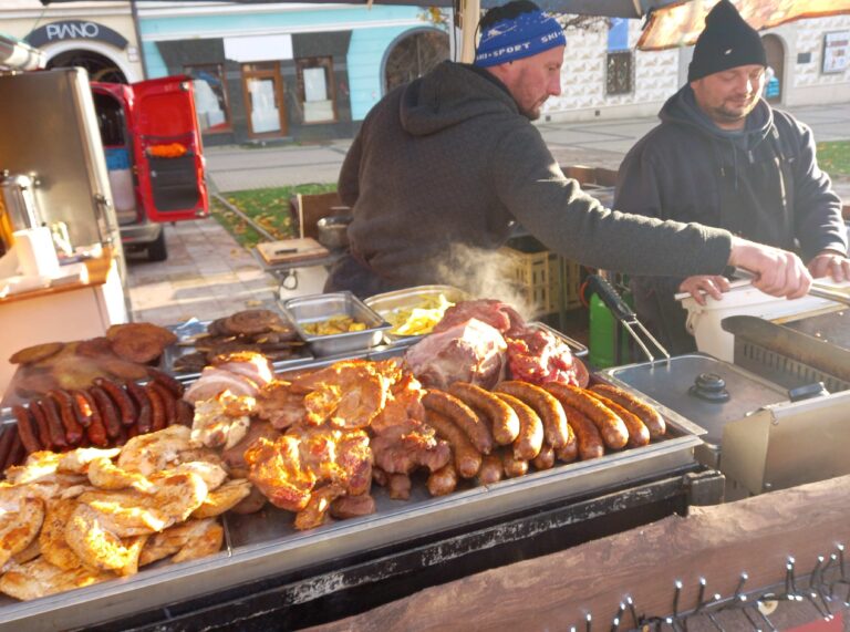 Brusnom budú rozvoniavať tradičné pochúťky. Pripravujú obecnú zabíjačku