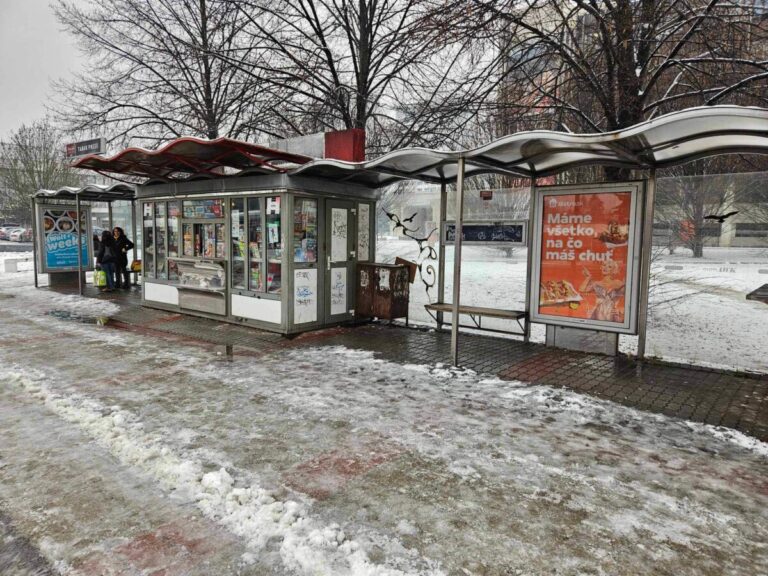 Autobusové prístrešky na zastávkach MHD v Banskej Bystrici prejdú po vyše 20 rokoch do vlastníctva mesta. Foto: Mesto BB