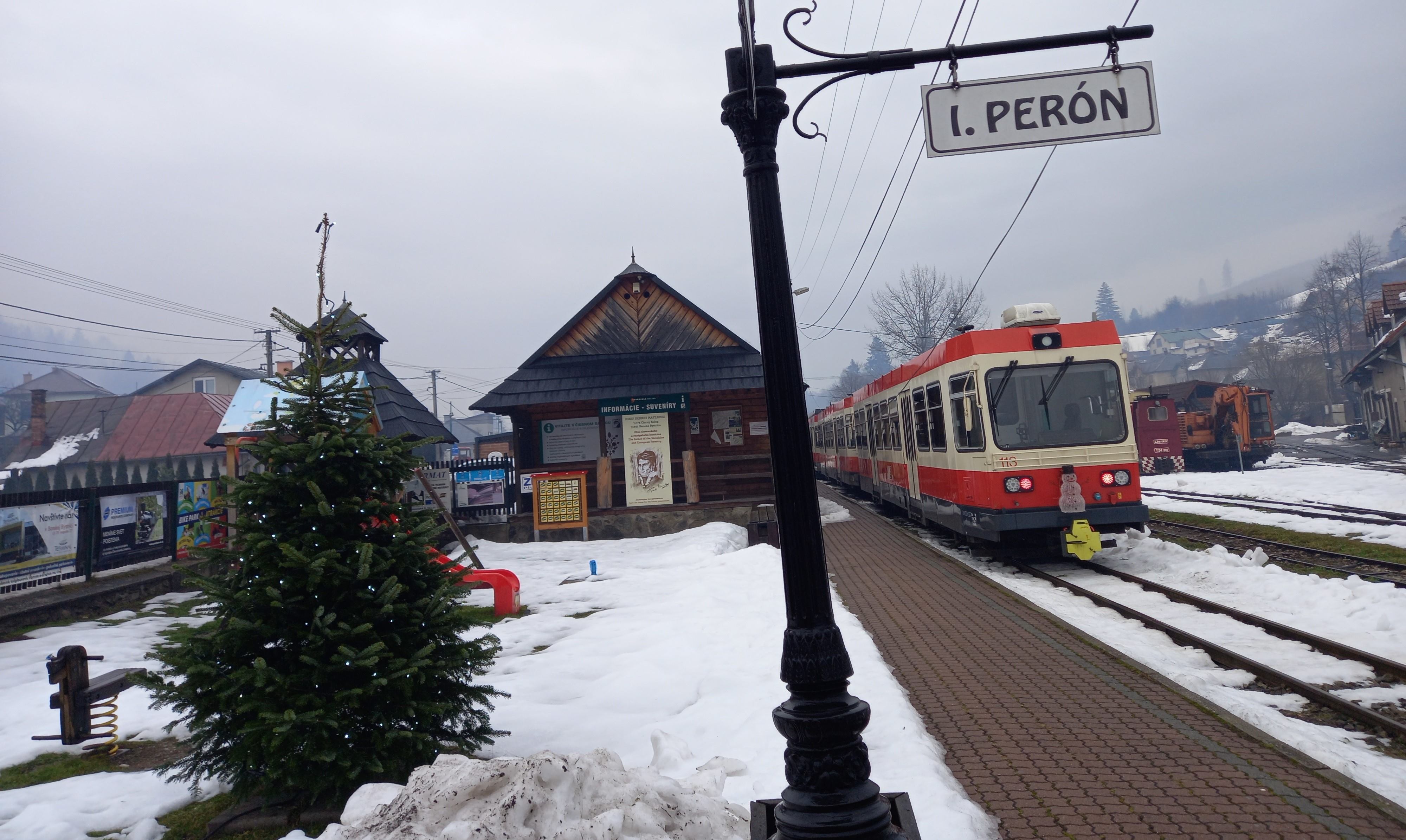 FOTO: Zimný zážitok v Č. Balogu: Trojkráľová jazda električkou Čiernohronskej železnice