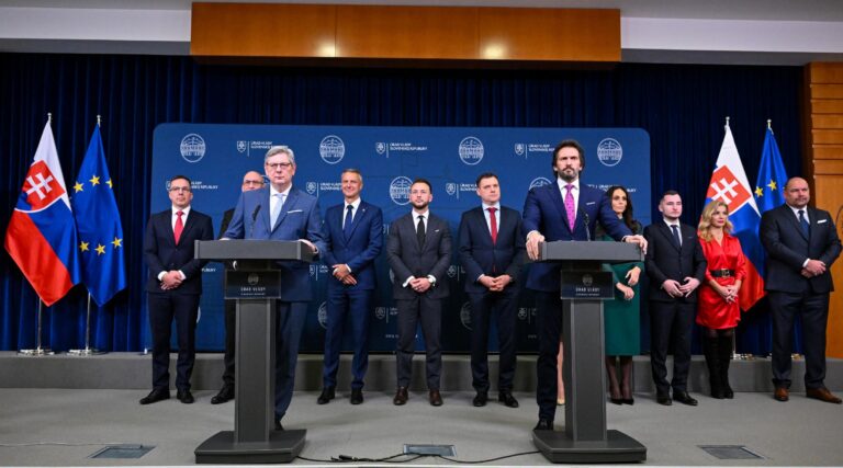 Vláda vydáva brožúrku o 140 kauzách porušovaní ľudských práv v období rokov 2020 až 2023