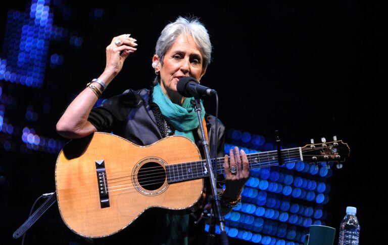 Prezidentka Čaputová udelila americkej speváčke Joan Baezovej štátne vyznamenanie