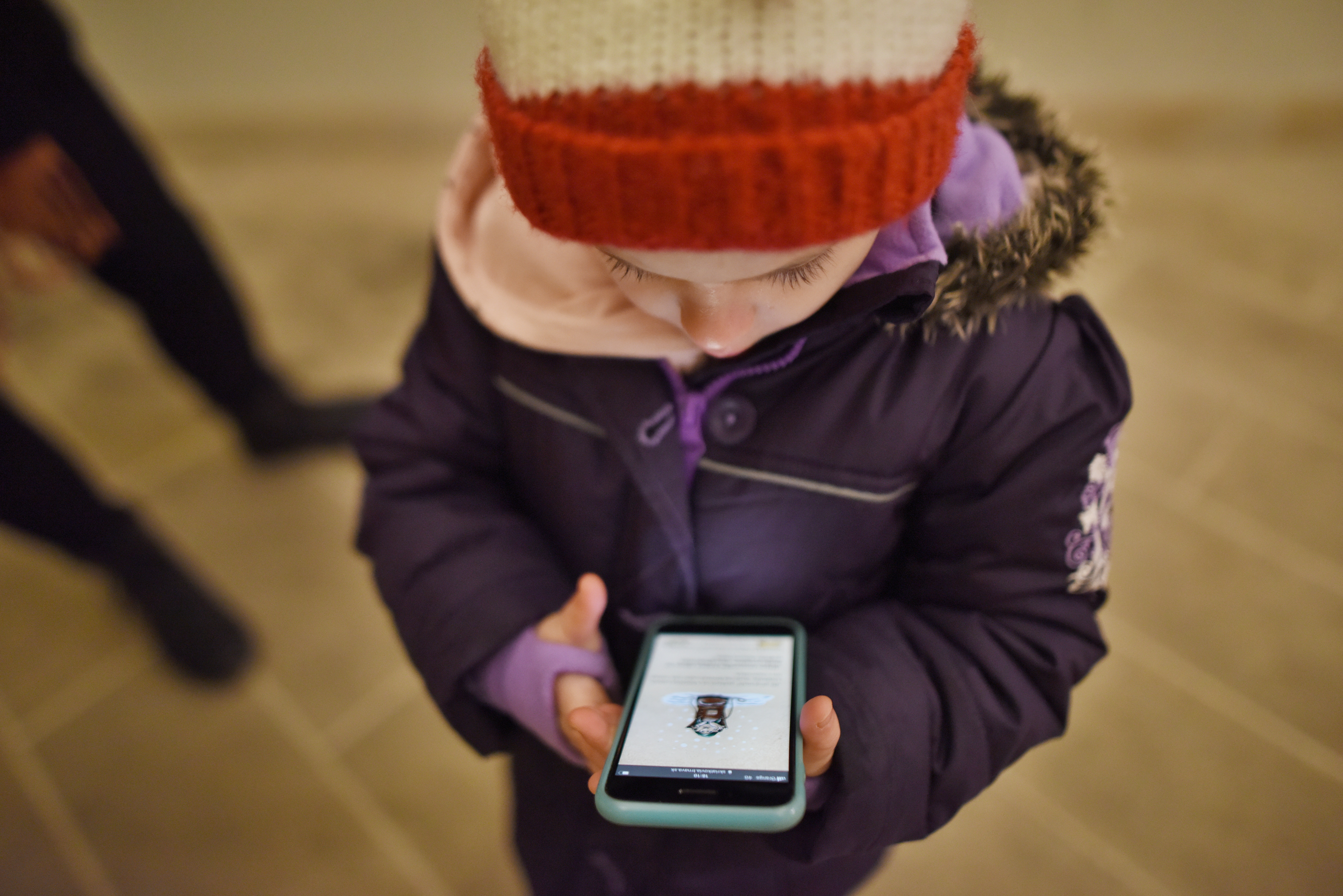 Minister môže zakázať mobily, ale je na rodine, aby resetovala priority, tvrdí neurológ Stránský