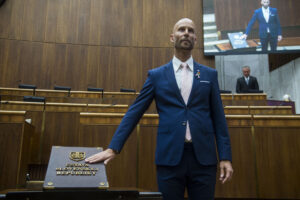 Hellebrandt zatajil nemocnici HIV. Vyzbieral 20-tisíc na žaloby proti koaličným politikom