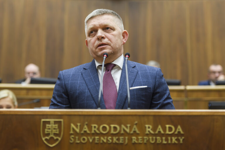Naša povinnosť je chrániť slovenský národ pred nenormálnosťami, ktorí šíri Progresívne Slovensko, vyhlásil Fico