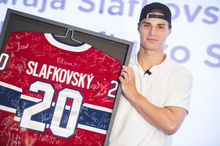 Slafkovský umlčiava kritikov. Zo slovenskej draftovej jednotky sa stáva platný hráč NHL