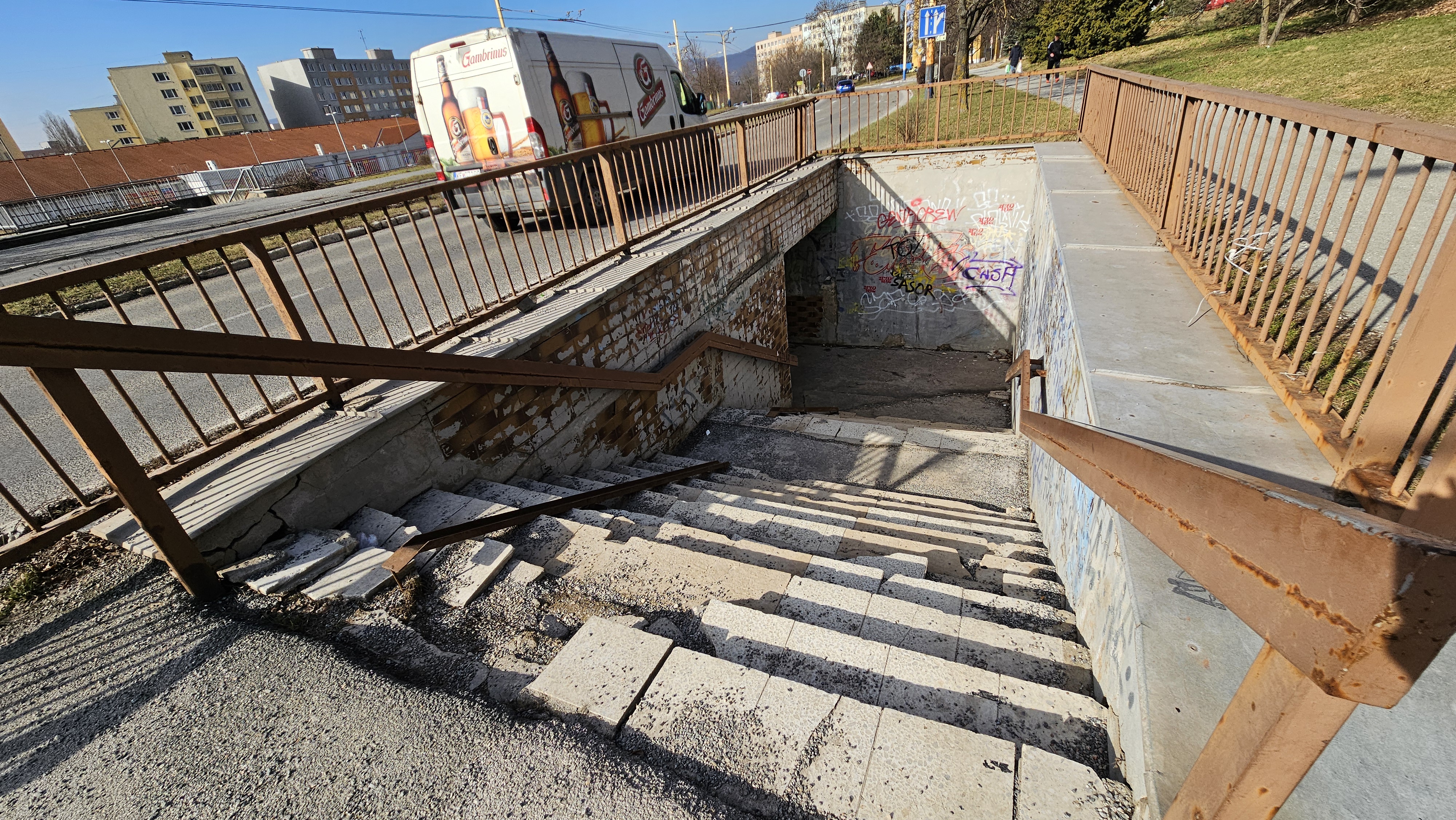 Mesto chce zmeniť kompetencie. Niektoré komunikácie by mohli opravovať veľké mestské časti