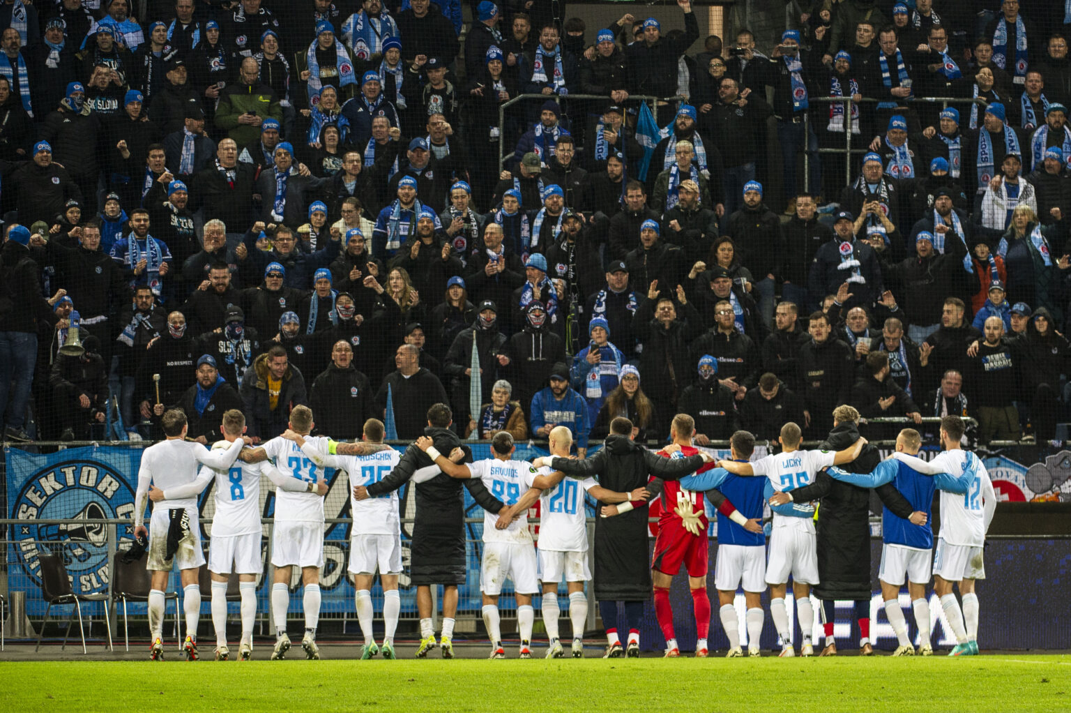 Slovan prehral v Grazi 4:1, účasť v osemfinále Európskej konferenčnej ligy sa zdá byť príliš vzdialená. Foto: Kotian/TASR