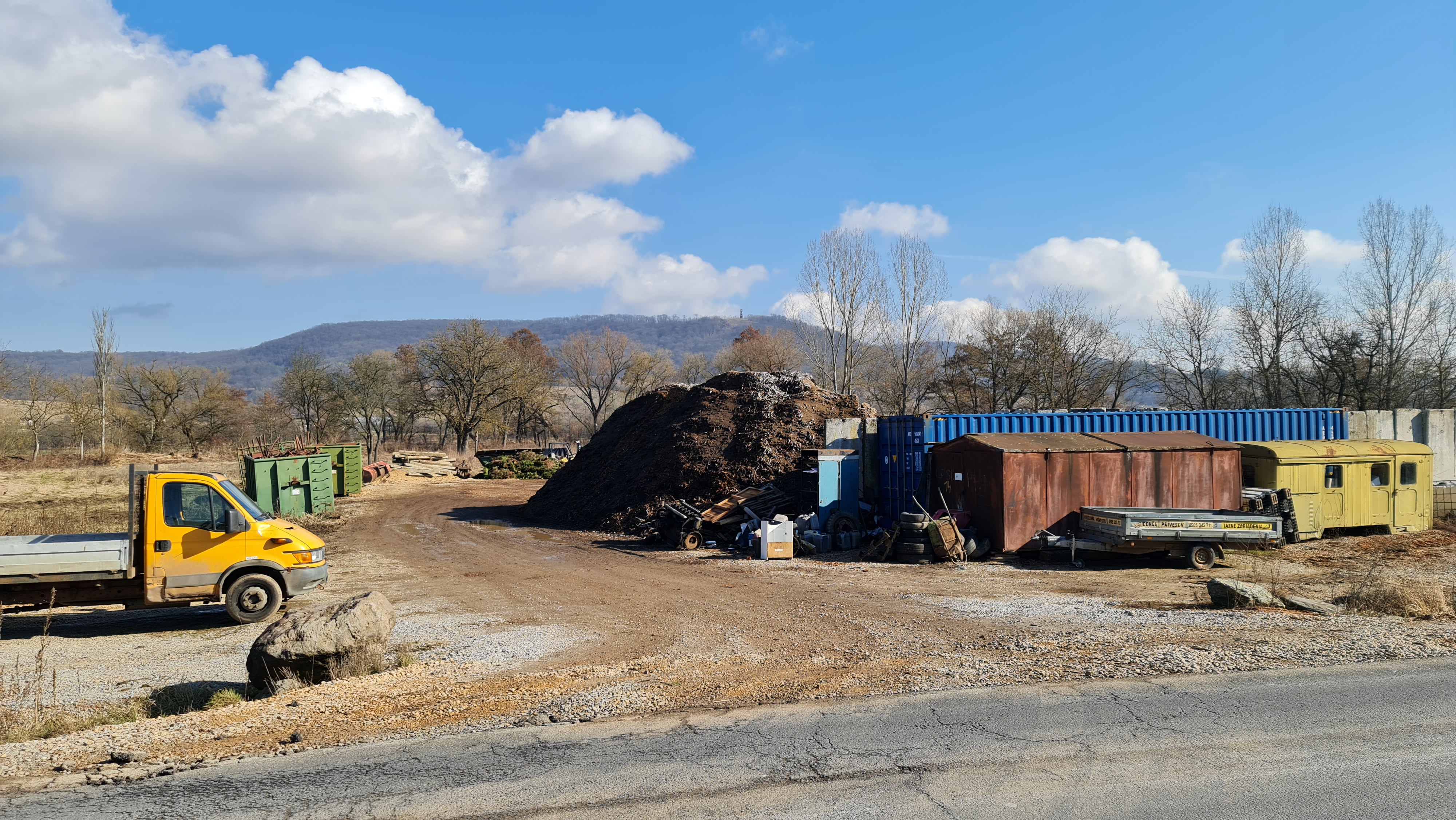 Skládku v strede Vrboviec samospráva nemôže zrušiť. Neporušuje predpisy a ani petícia voči nej nebola platná