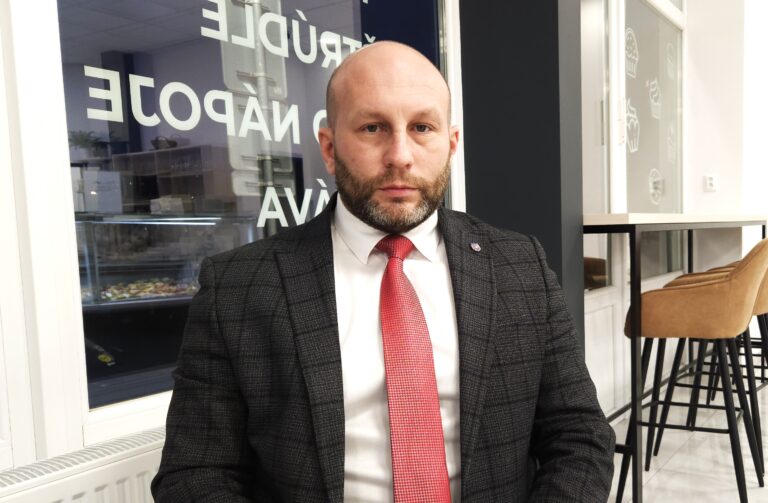 Poslanec Michal Djordjevič: Urobil som chybné rozhodnutie. Zhovädili ma pred polovicou mesta