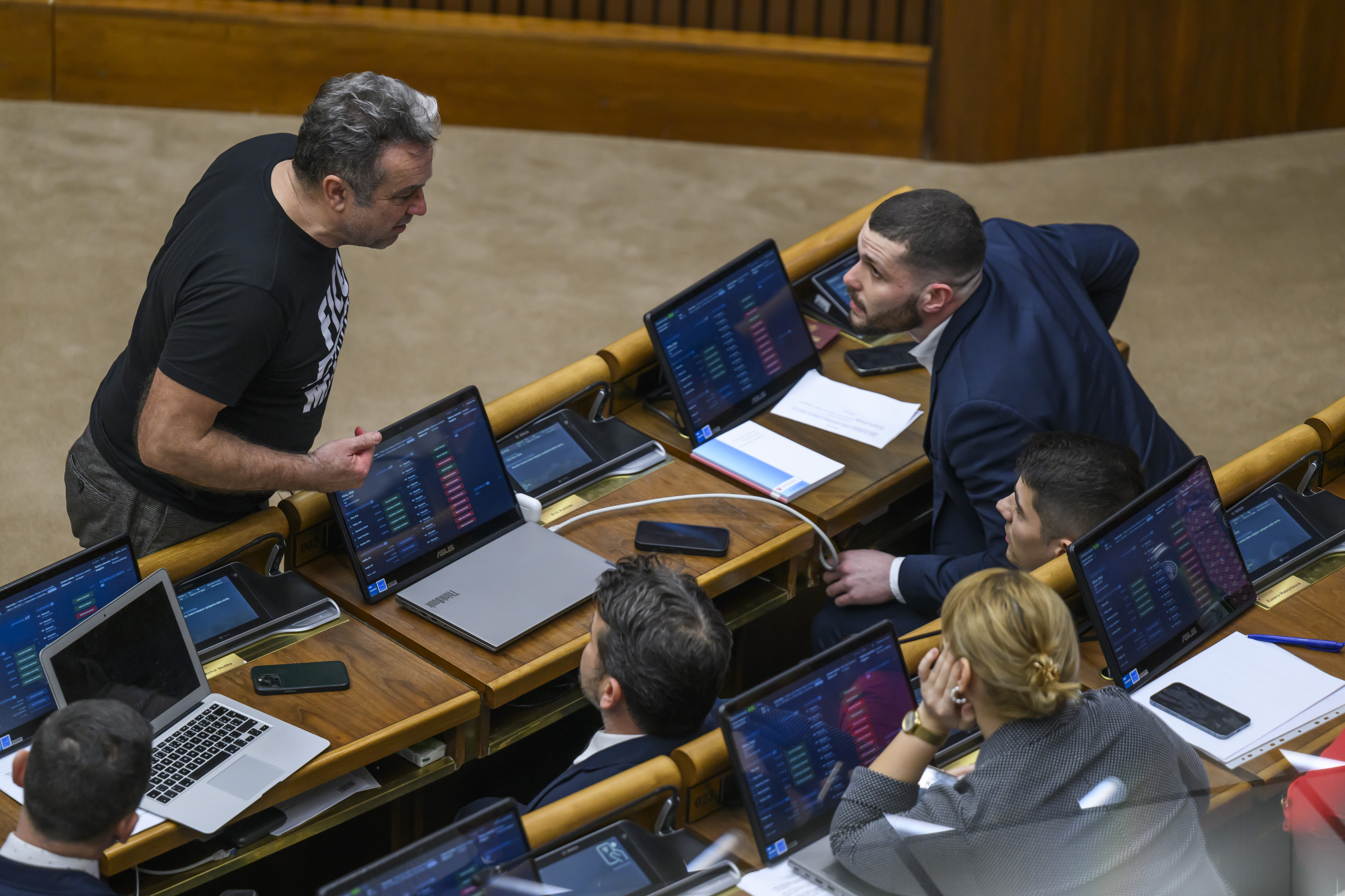 Ideme opačným smerom, ako chce EÚ, zavraždili spravodlivosť a napľuli do očí znásilneným ženám. Opozícia reaguje na novelu Trestného zákona