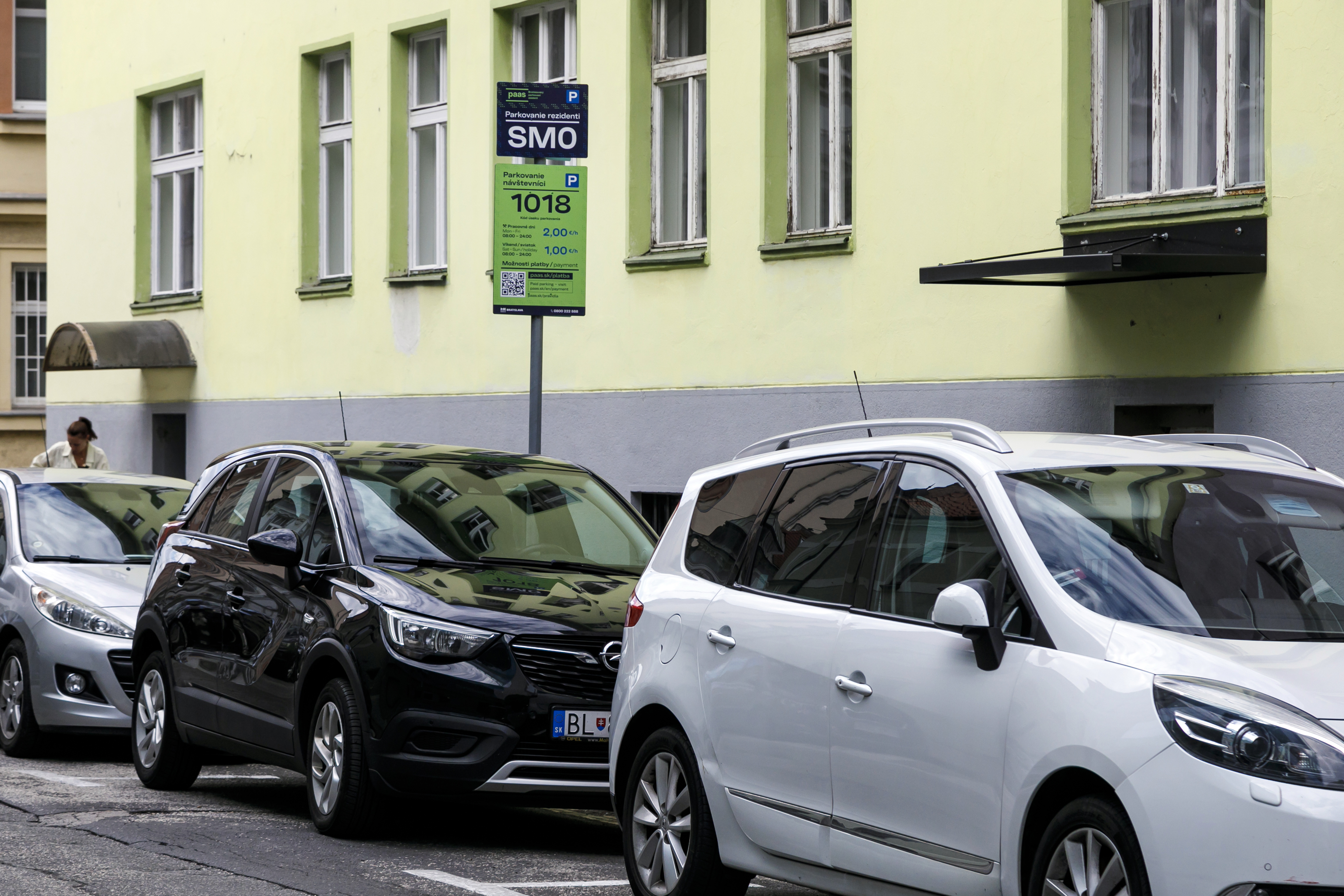 Bratislava plánuje spustiť ďalšiu zónu regulovaného parkovania. Ktorých častí sa to dotkne?