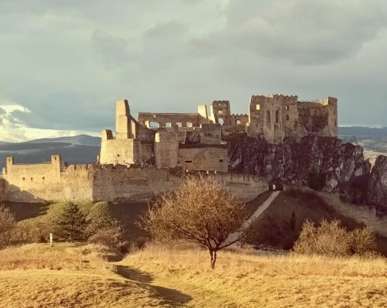 Hrad Beckov zavádza ako prvý na Slovensku novú službu. Foto: Hrad Beckov