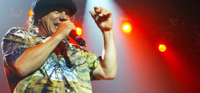 Ošiaľ okolo koncertu kapely AC/DC. Fanúšikov neodradilo ani čakanie v tisícovom poradovníku