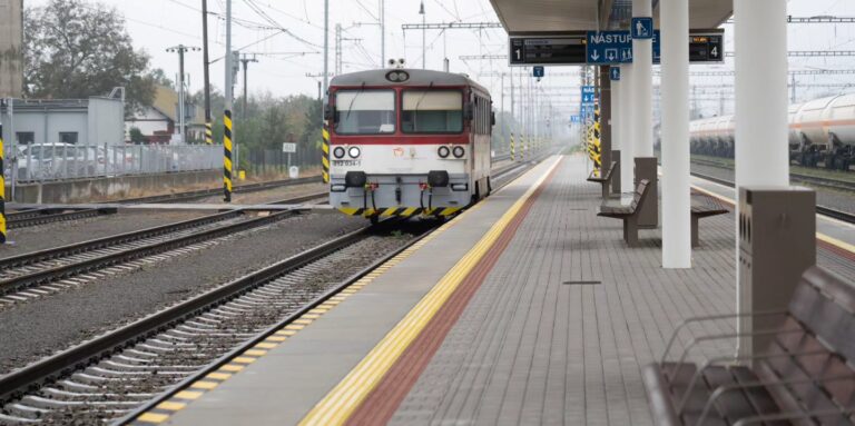 Elektrifikácia traťového úseku medzi Haniskou a Moldavou nad Bodvou by mala byť dokončená už tento rok