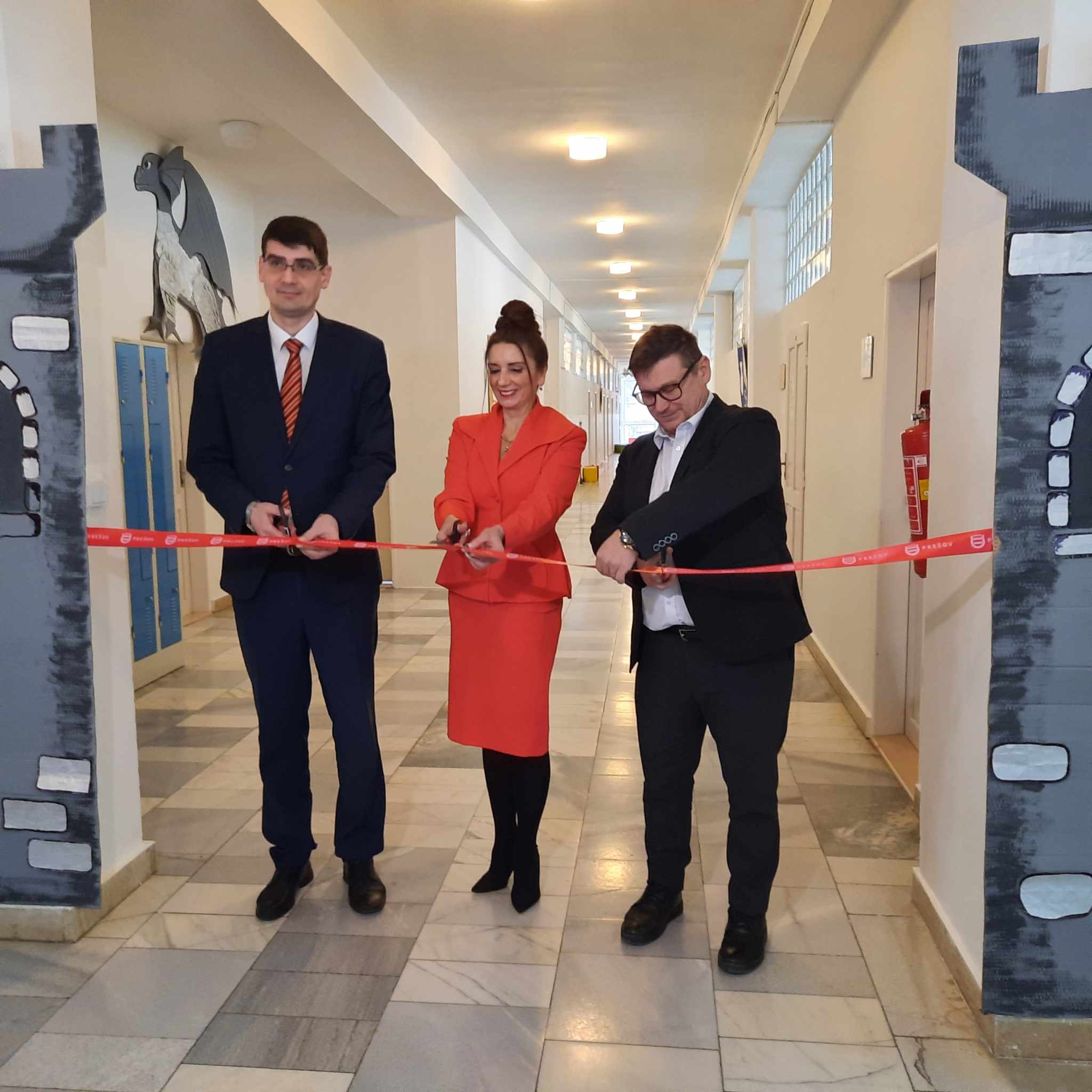 Žiaci ZŠ na Bajkalskej ulici sa môžu cítiť bezpečnejšie. Opravili pavilón, v ktorom padala omietka