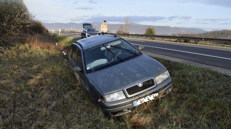 Opitý mladík spôsobil na diaľnici dopravnú nehodu