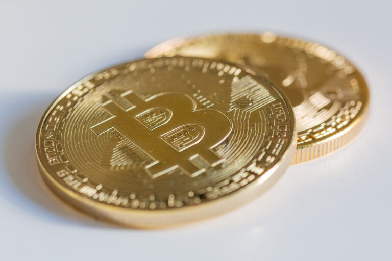 V českej bitcoinovej kauze pribudli obvinení, údajne aj exminister