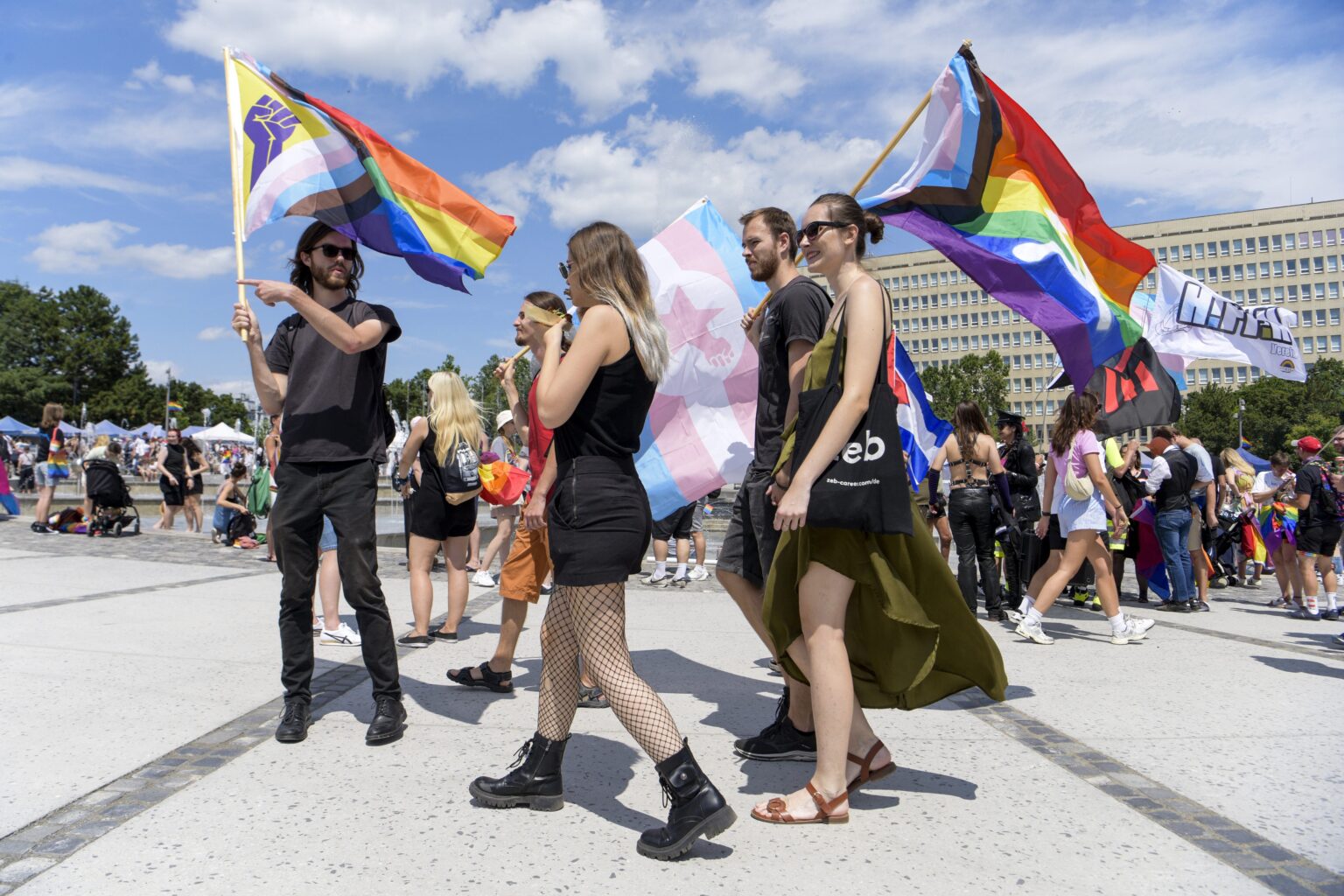 Na snímke úèastníci podujatia Dúhový Pride. Foto Zachar/TASR 
