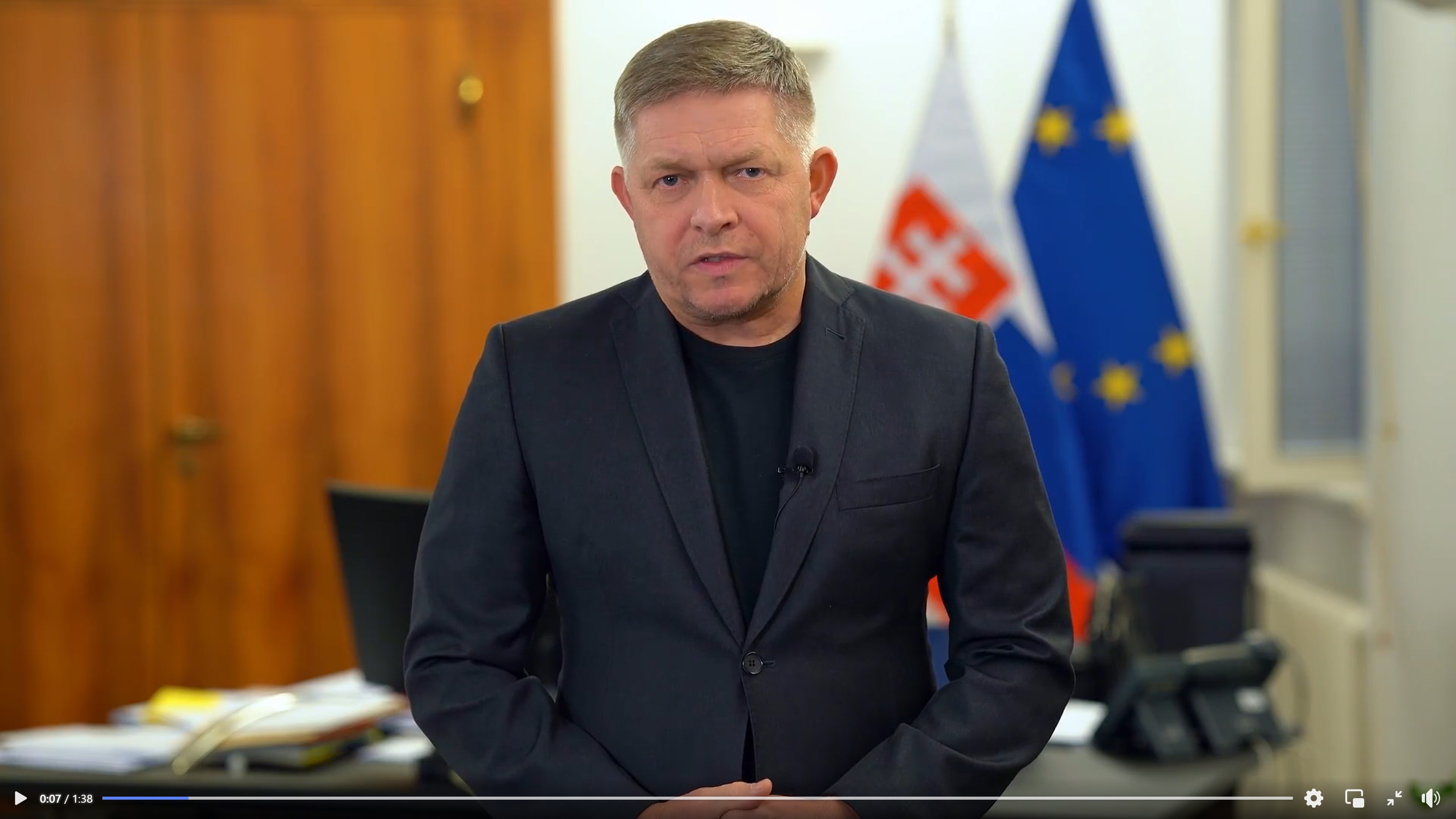 Macron zvoláva premiérov do Paríža. Z agendy ide mráz po chrbte, hovorí Fico