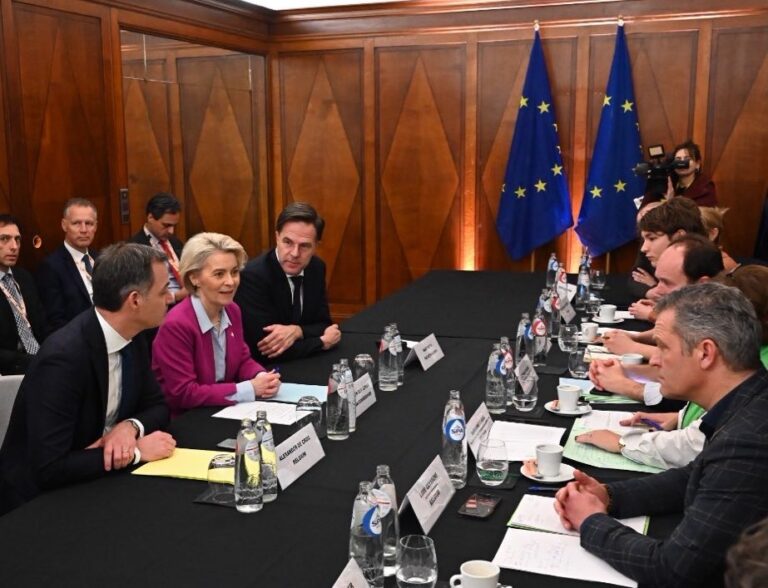 Lídri EÚ na stretnutí s nespokojnými farmármi. Foto: Ursula von der Leyen/X