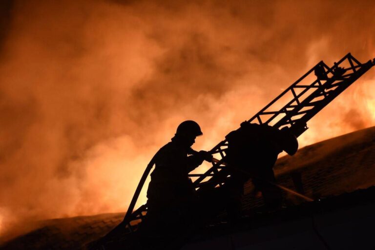 Ruskú ropnú rafinériu Lukoil zachvátil požiar. Údajne ho spôsobili ukrajinské drony