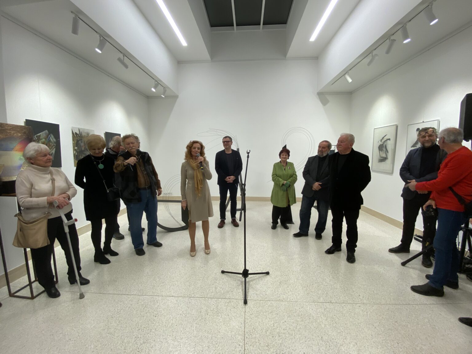 Sklo a svetlo: Unikátna tvorba Petra Lehockého prilákala množstvo fanúšikov kvalitného umenia. Foto: Trenčiansky Štandard