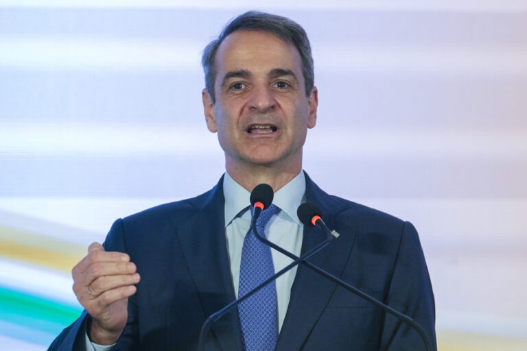 Grécky parlament zamietol návrh o nedôvere vláde Mitsotakisa