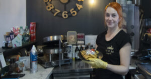 Video: Spoznajte najlepšiu kaviareň v Trenčianskom kraji. Ako jediná ponúka čokoládovú lahôdku