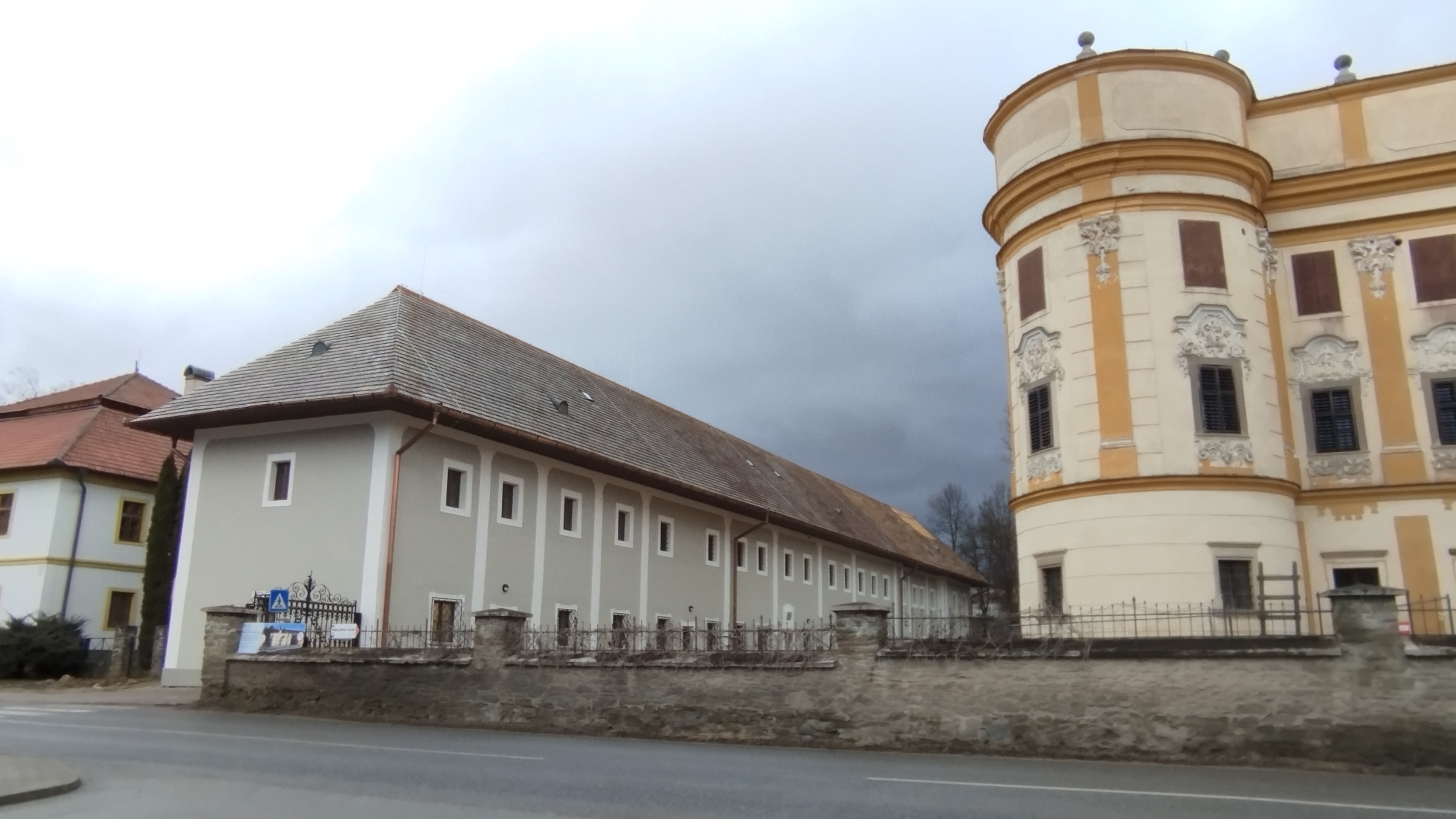 Kúriu Zuzana v roku 1745 vybudoval František Máriássy. Onedlho sa dočká svojho znovuzrodenia