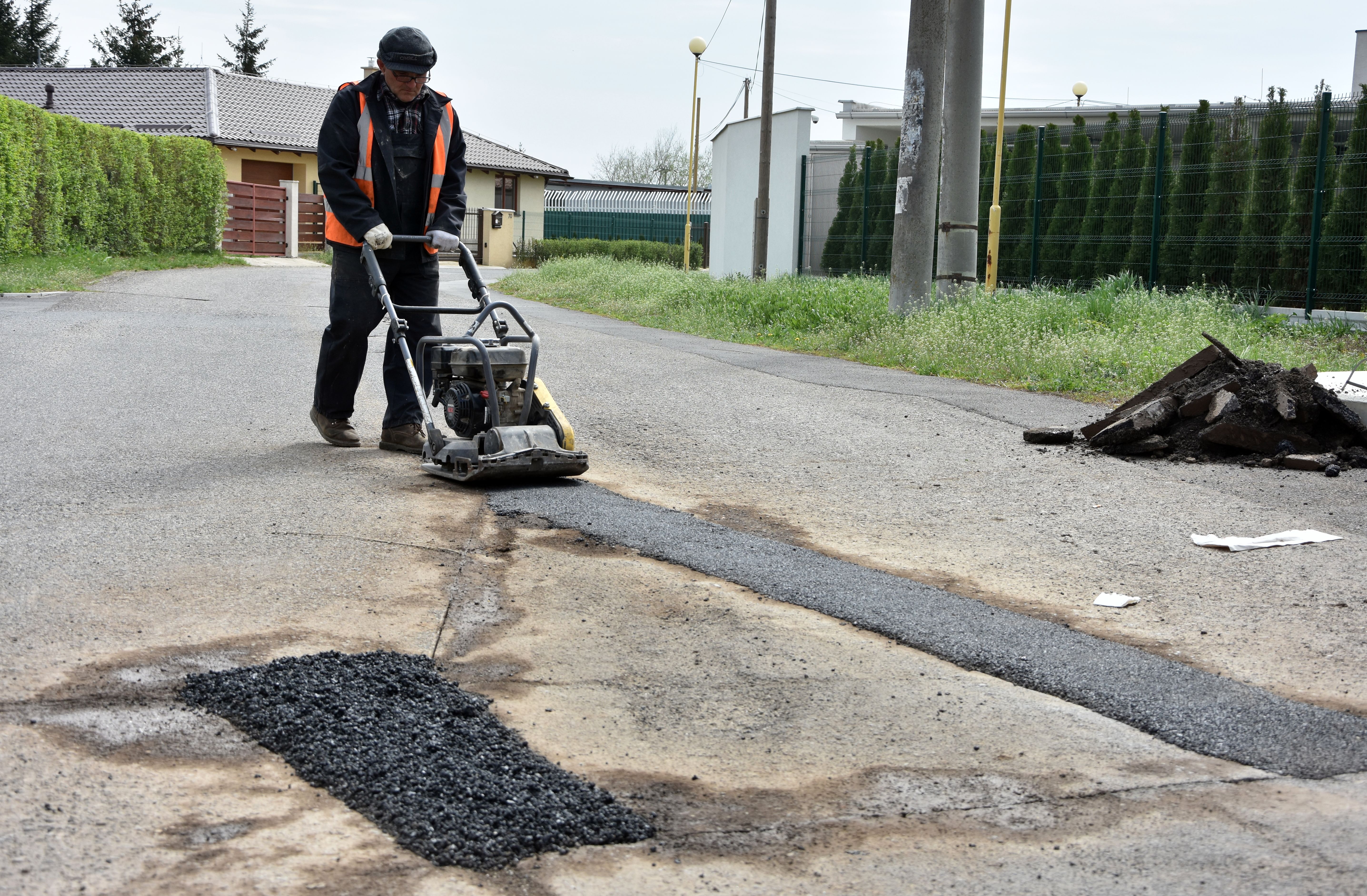 Krok v ústrety, či danajský dar? Magistrát ponúka mestským častiam starostlivosť o komunikácie