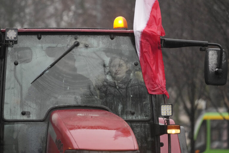 Poľskí farmári obnovia blokádu hranice, tvrdia ukrajinskí colníci