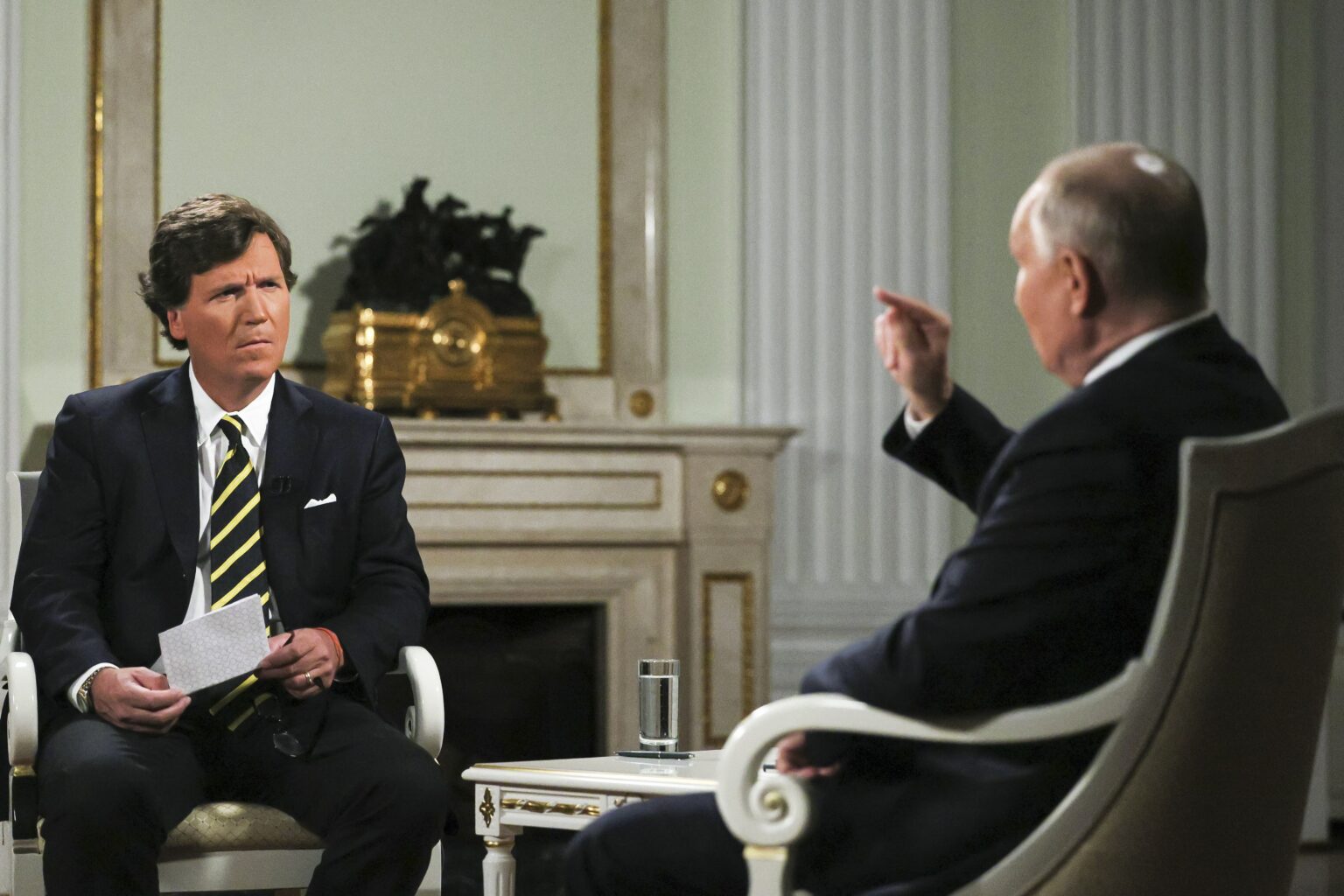 Tucker Carlson a Vladimir Putin: TASR/AP