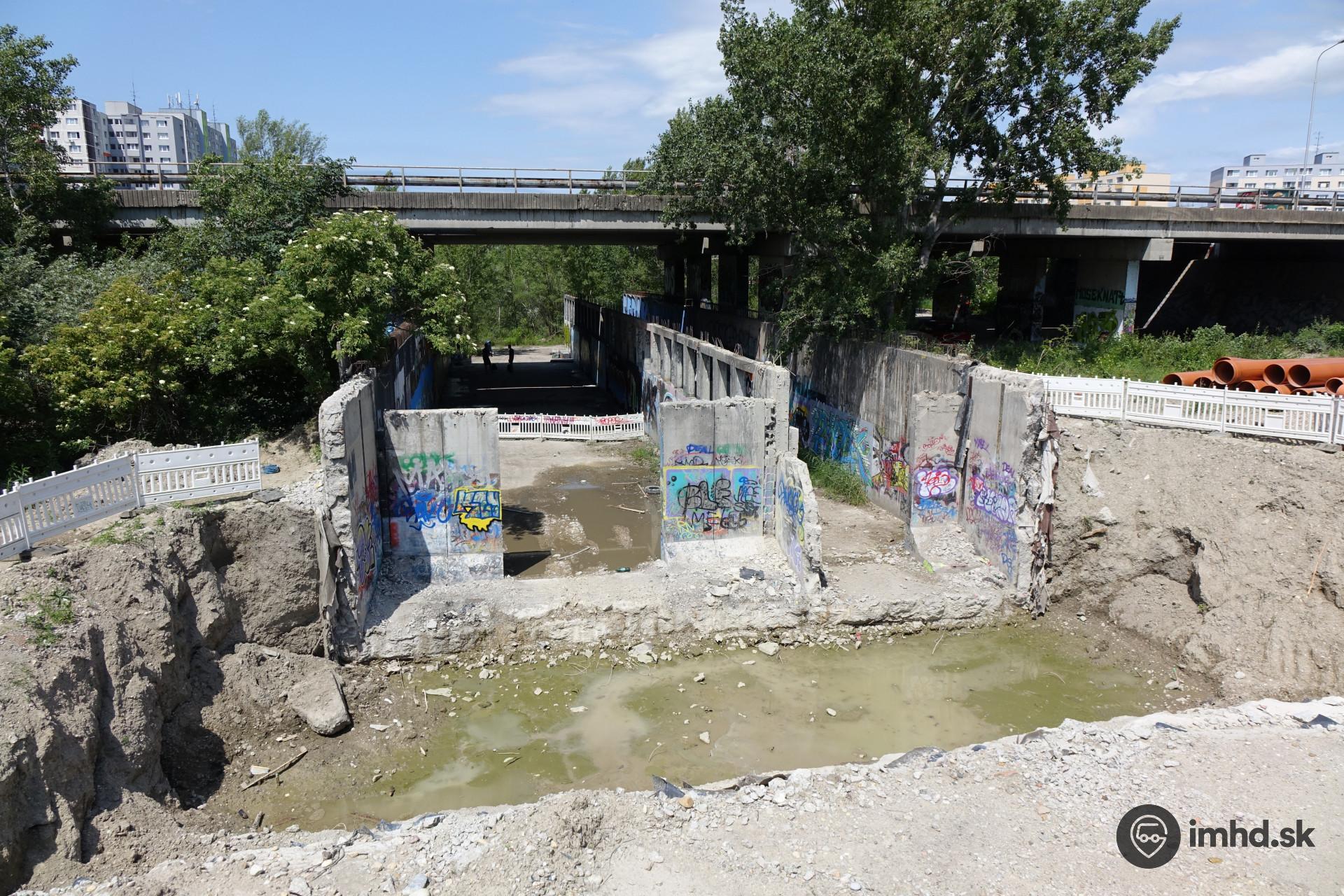 Metro v Bratislave? Výstava o metre, ktoré neexistuje, vás prenesie späť do histórie
