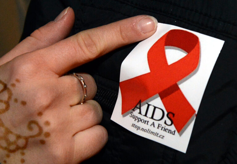 JAR: Zníženie financovania na boj proti HIV by mohlo spôsobiť až 500 000 úmrtí